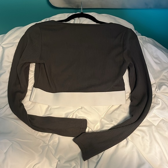 Dazy Petite Long Sleeve Gray Crop Top - Picture 4 of 9